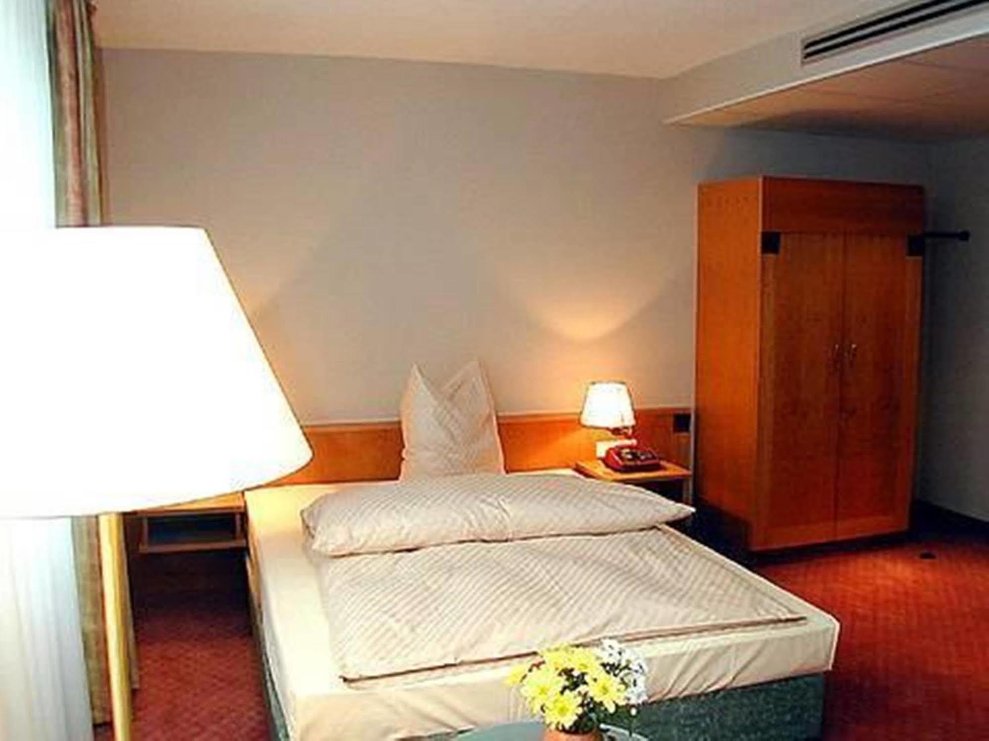 Erikson Hotel Sindelfingen Esterno foto